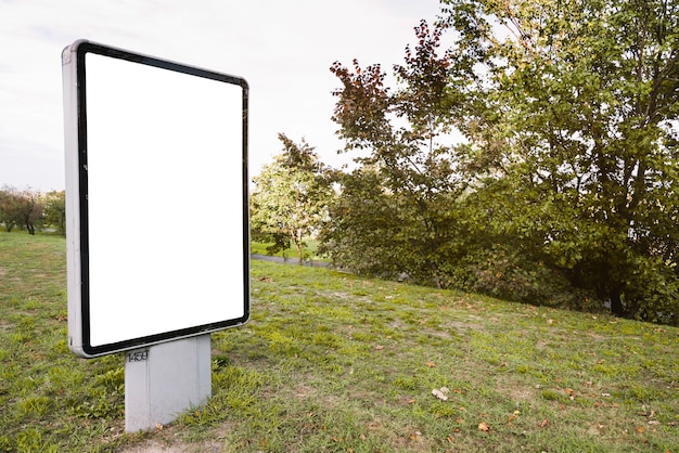 Cât de importantă este protecția la apă și praf pentru ecranele LED outdoor